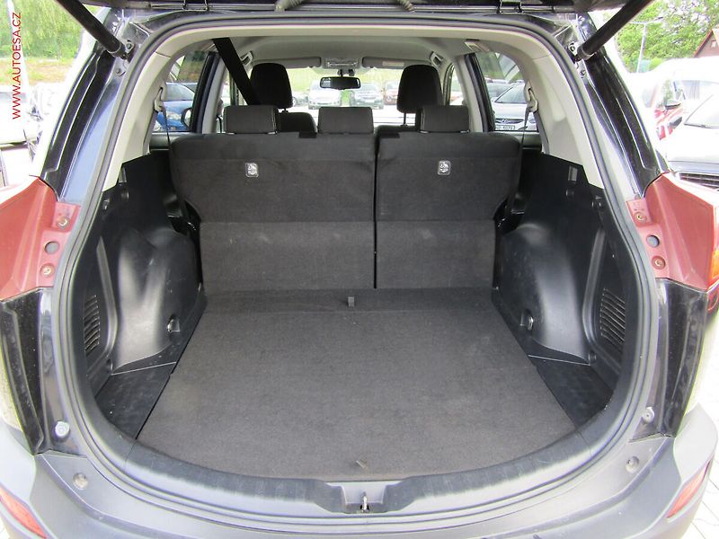 Toyota RAV4 (2014) 2.2D 4x4, ČR, servis.kniha - fotka 7 z 17