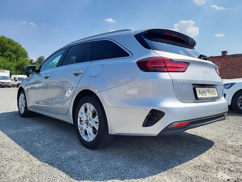 Kia Ceed 1.5 T-GDI 118kW Top SW *ČR - fotka 41 z 49