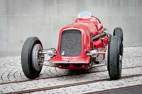 Závodní monopost Maserati 6C-34.