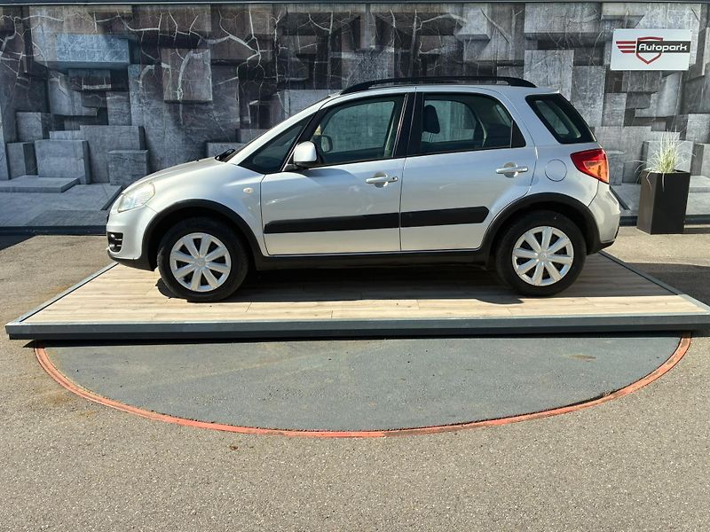 Suzuki SX4 (2011) 1.6i, 88KW, VYHŘ. SEDADLA, 4X4 - fotka 4 z 23
