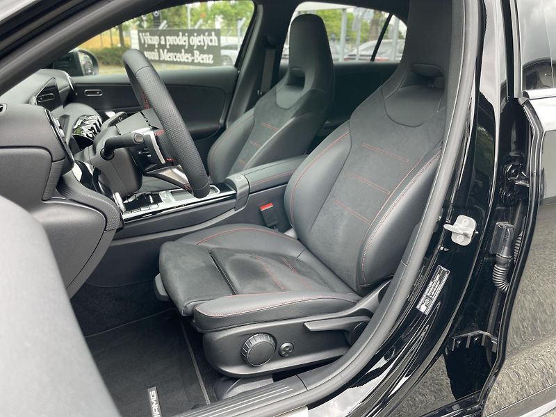 Mercedes-Benz Třídy A 180 AMG - fotka 15 z 27