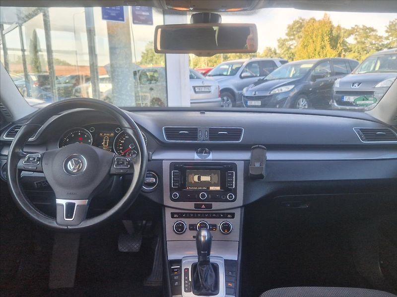 Volkswagen Passat 1,4 TSI DSG AUTOAC SENZOR TAŽN - fotka 18 z 37