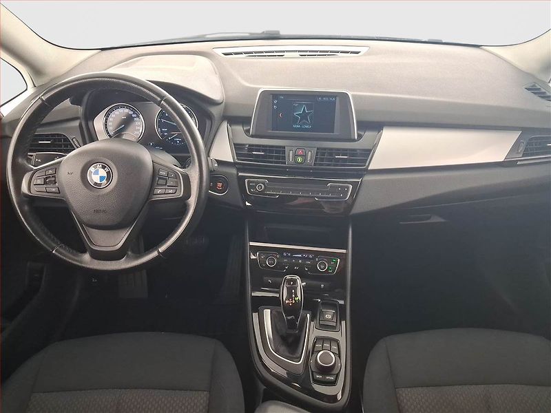 BMW Řada 2 (2018) 218i Gran Tourer, Automat - fotka 8 z 22