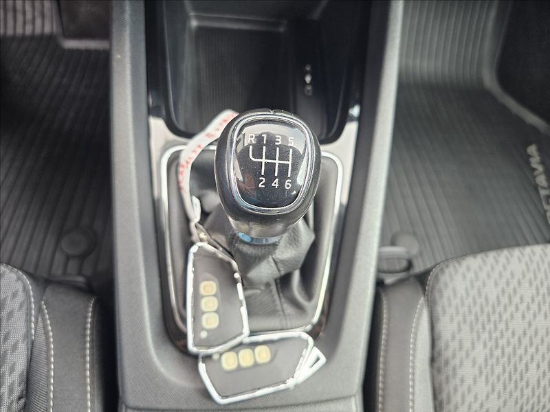 Škoda Octavia IV 1,5TSi Style LED ČR DPH - fotka 20 z 39