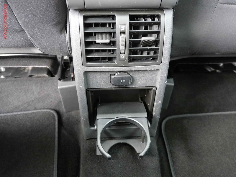 Volkswagen Touran (2014) 1.2 TSi, Life, panor, +kola - fotka 16 z 18