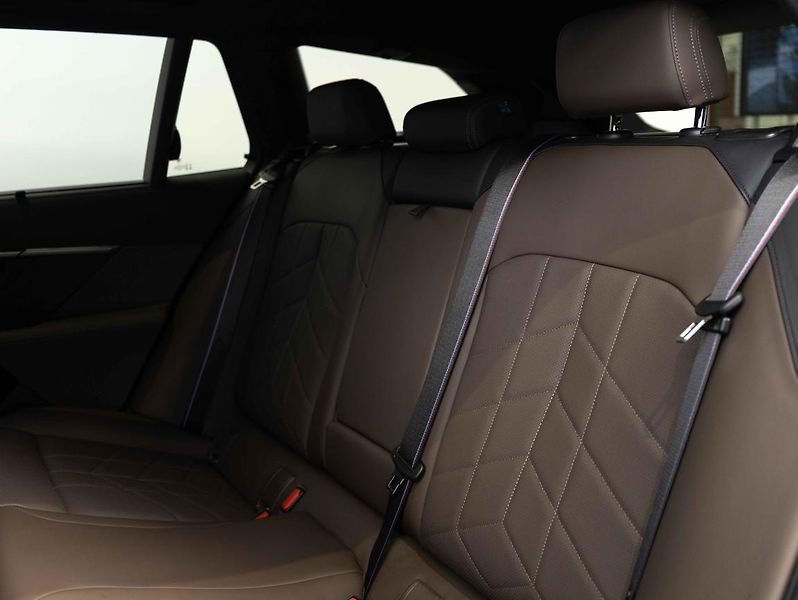 BMW Řada 5 540d xDrive Touring - fotka 22 z 23