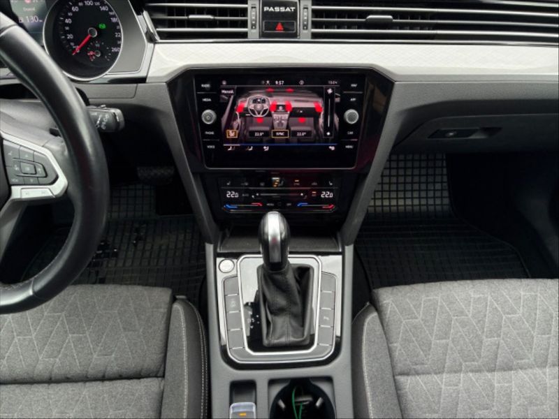 Volkswagen Passat 2,0 TDI 110 Business DSG - fotka 9 z 11