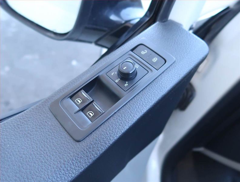 Volkswagen Transporter (2018) 2.0 TDI 4MOTION, Bus, 5Míst - fotka 18 z 18
