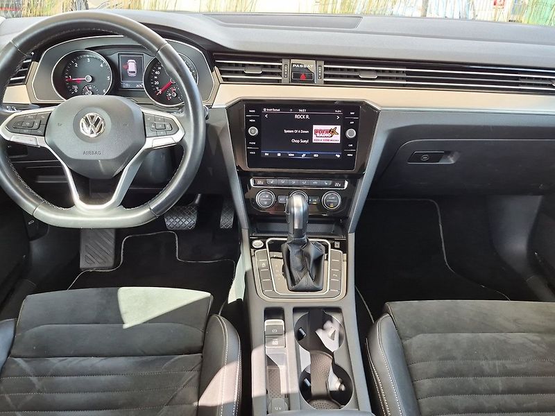 Volkswagen Passat Elegance Variant 2.0 TDI 110kw - fotka 12 z 24