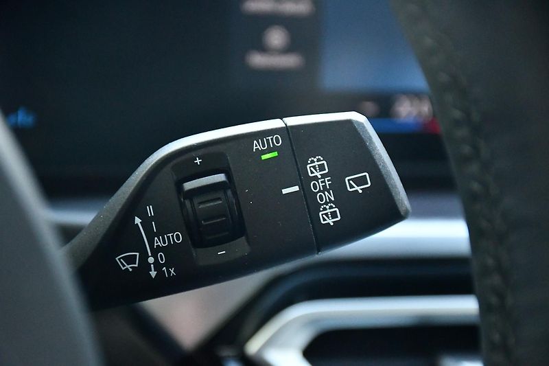 BMW Řada 3 320d M-SPORT xD TAŽNÉ ČR  - fotka 31 z 51