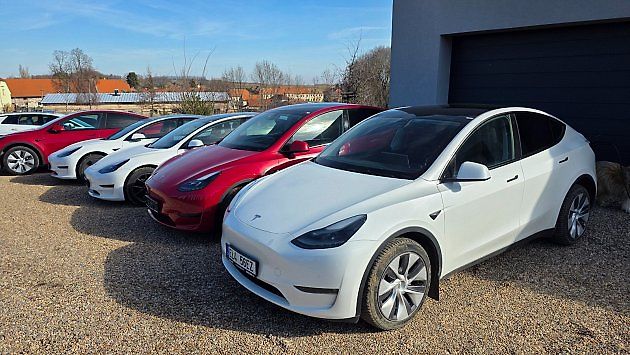 Automobilka Tesla vyrábí hned několik modelů elektroaut., zdroj: Se svolením Radka Landy