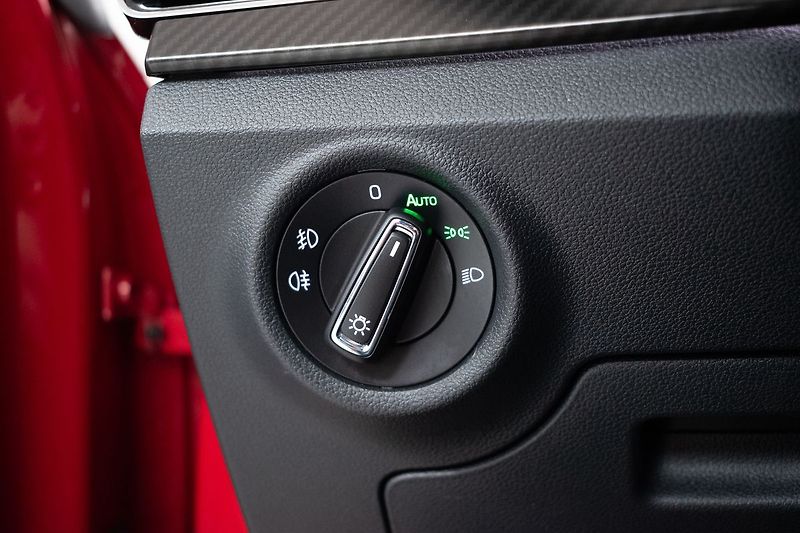 Škoda Kamiq 1.0 TSI MonteCarlo*TAŽNÉ*ČR 1M - fotka 16 z 44