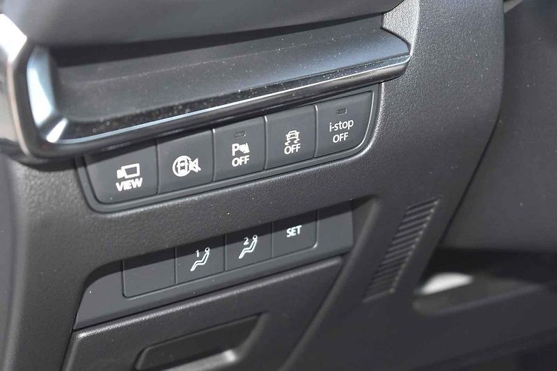 Automobilky přistupují k ovládání asistenčních systémů velmi různorodě