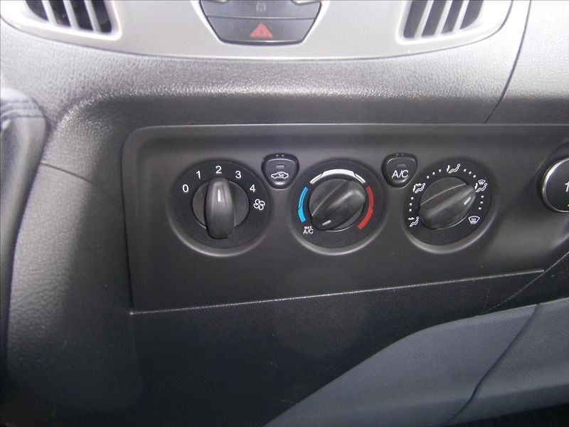 Ford Transit Custom 2,2 TDCI L2H2 KLIMA 9 MÍST - fotka 22 z 26