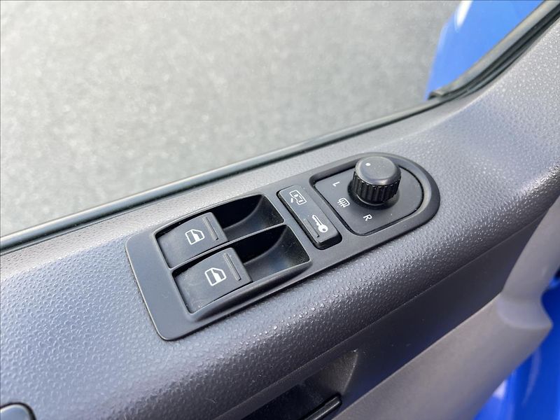 Volkswagen Caravelle 2,5 TDI - fotka 14 z 29