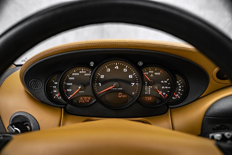 Porsche 911 911 Carrera 996 - fotka 17 z 19