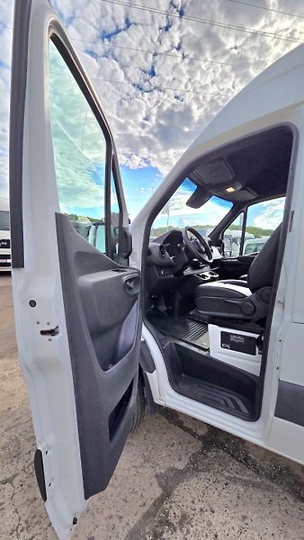 Mercedes-Benz Sprinter (2024) 4x4 V6! 3.0D 2500 Cargo  - fotka 25 z 39