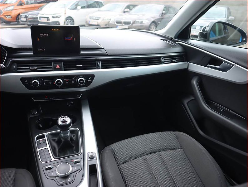 Audi A4 (2016) 2.0 TDI, Navi, Bi-Xenony - fotka 8 z 21