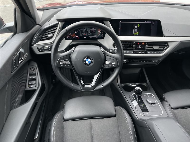 BMW Řada 1 2,0 118d A8 LED+PDC+ACC - fotka 7 z 22