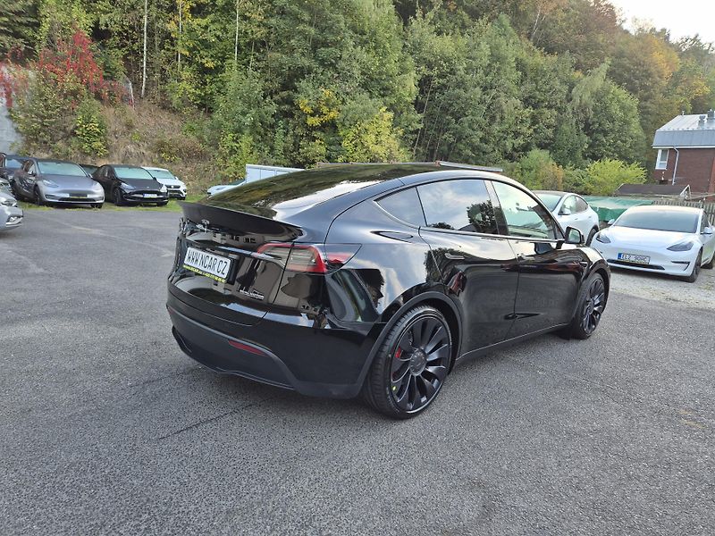 Tesla Model Y ZAMLUVENO !  393kw 21ALU 93,0% - fotka 4 z 48