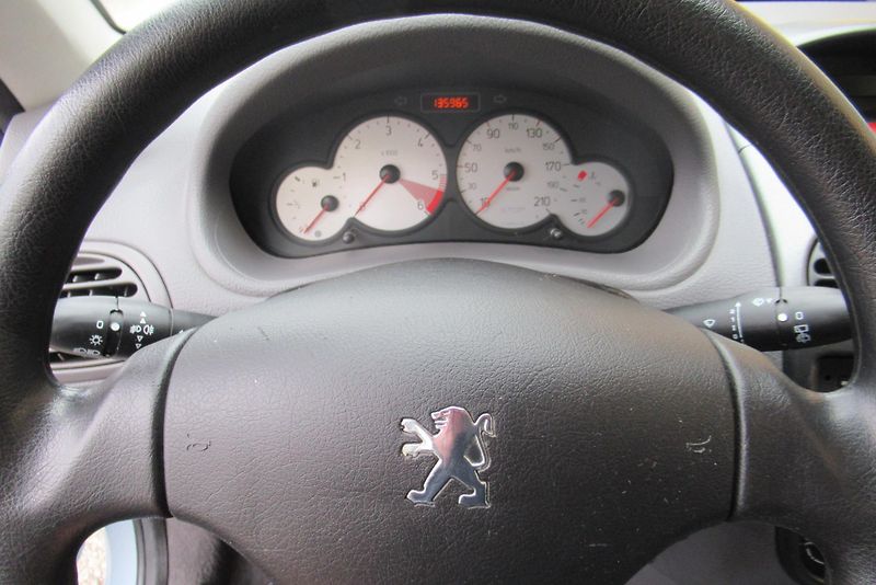 Peugeot 206 1.4 HDi KLIMA TOP STAV! - fotka 12 z 21