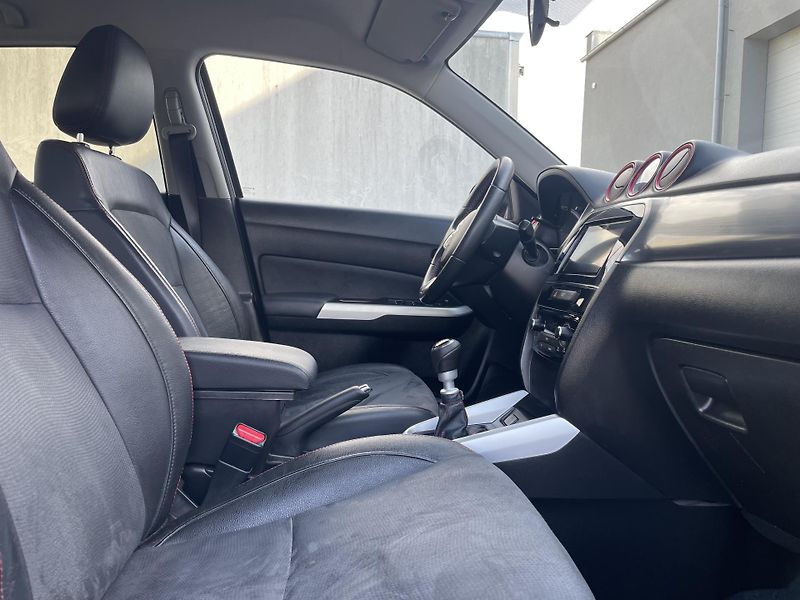 Suzuki Vitara (2017) 1.4 BoosterJet 103 kW - fotka 12 z 31