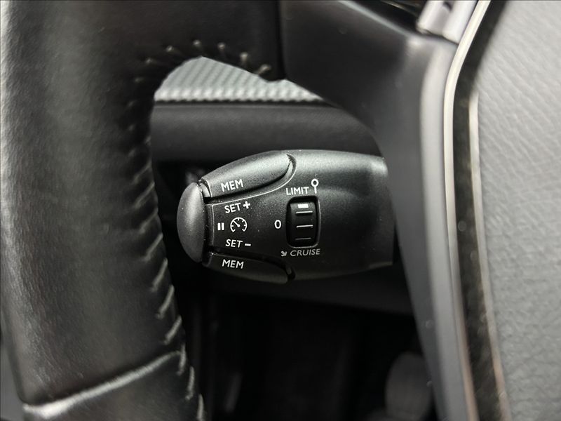 Peugeot 2008 1,5 HDi ACTIVE LED SENZORY ČR - fotka 11 z 36