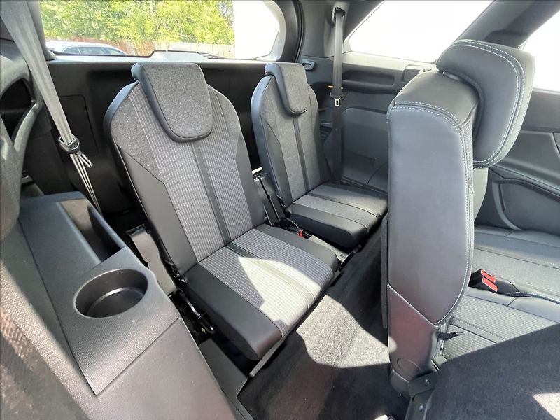 Peugeot 5008 1,5 BlueHDi A8 Allure Pack - fotka 17 z 25