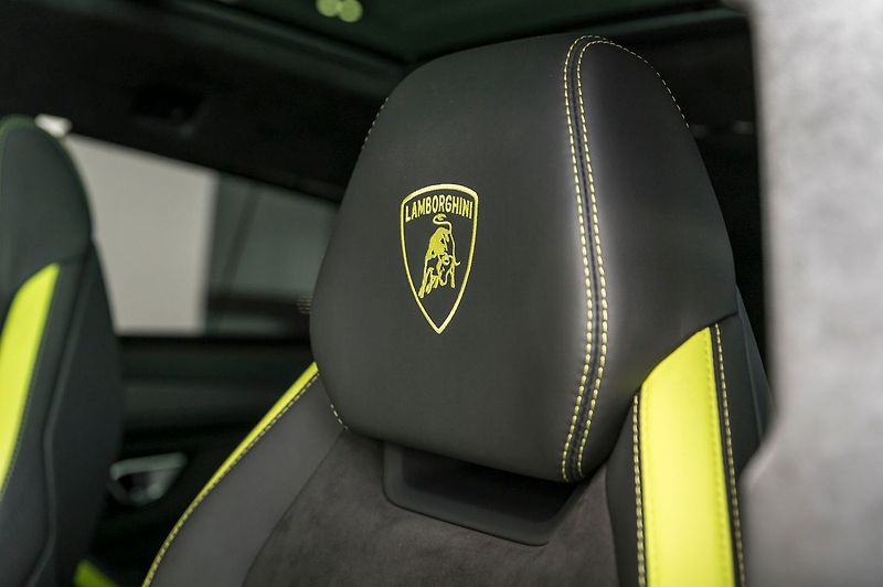 Lamborghini Urus Graphite Capsule/Pano/B&O 3D - fotka 14 z 27
