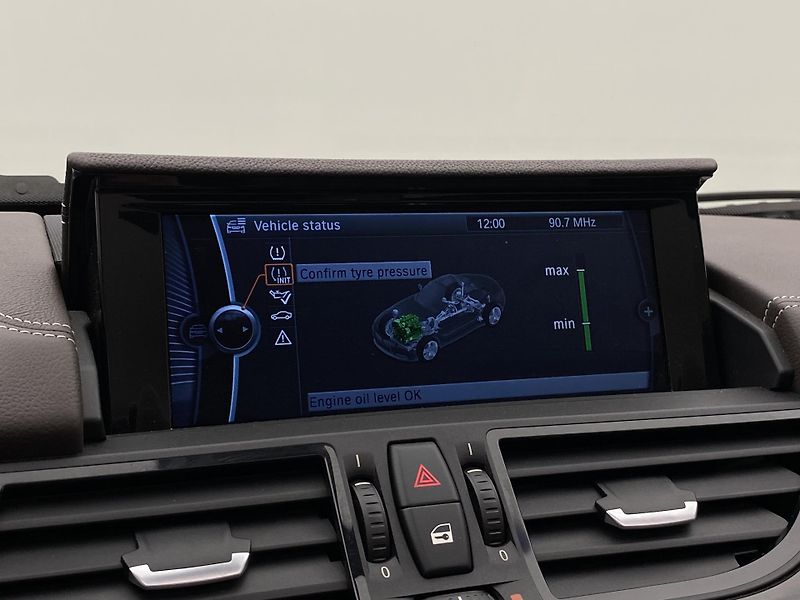 BMW Z4 sDrive 35i N54 AUT CZ 1. maj - fotka 41 z 56