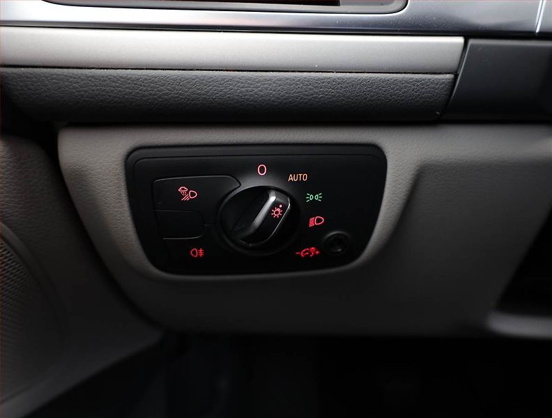 Audi A6 (2016) 2.0 TDI, Kůže, Navi, Bi-Xenony - fotka 14 z 17