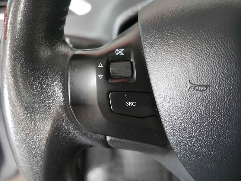 Peugeot 2008 (2016) 1.2PT, 2.maj,ČR, AC, park - fotka 12 z 18
