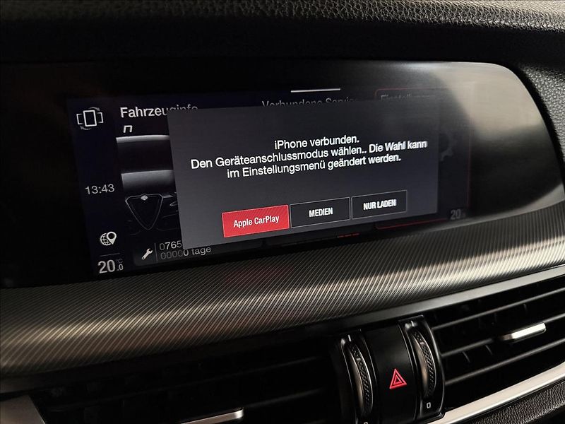 Alfa Romeo Stelvio VELOCE 206kW Q4 PANO LED R21 - fotka 26 z 41