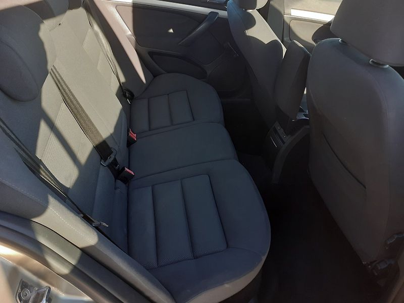 Škoda Octavia (2005) KOMBI 1.9 TDi - fotka 15 z 27