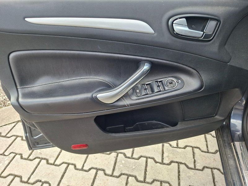 Ford Mondeo (2010) 2.2TDCi 129kW 6MAN - fotka 18 z 40