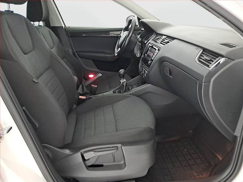 Škoda Octavia (2014) Elegance 2.0 TDI, Tempomat - fotka 8 z 15