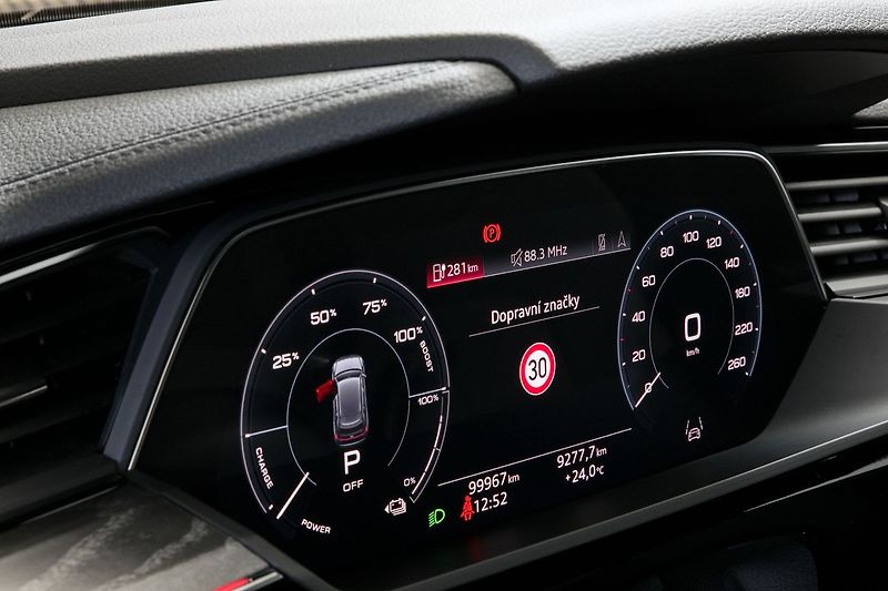 Audi e-tron 55 300kW Matrix Kessy Tažné - fotka 42 z 46