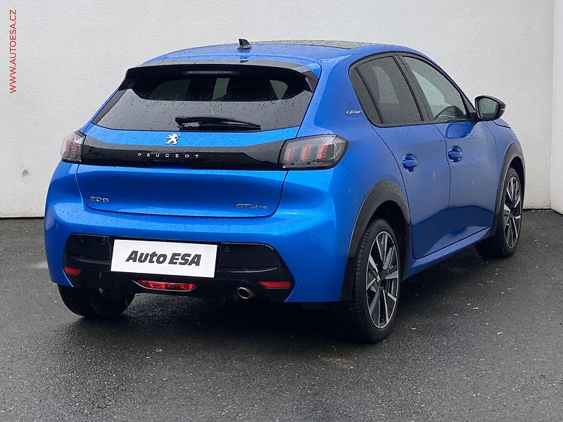 Peugeot 208 (2020) 1.2 PT, GT Line, navi, panor - fotka 4 z 17
