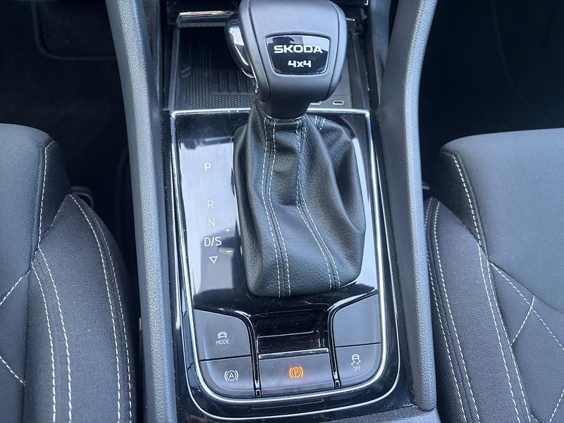 Škoda Karoq 2.0TSi DSG 4x4 Sportline - fotka 20 z 23