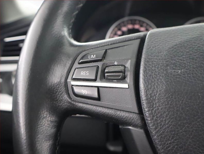 BMW Řada 5 (2013) 530d, Automat, Navi, Xenony - fotka 17 z 24