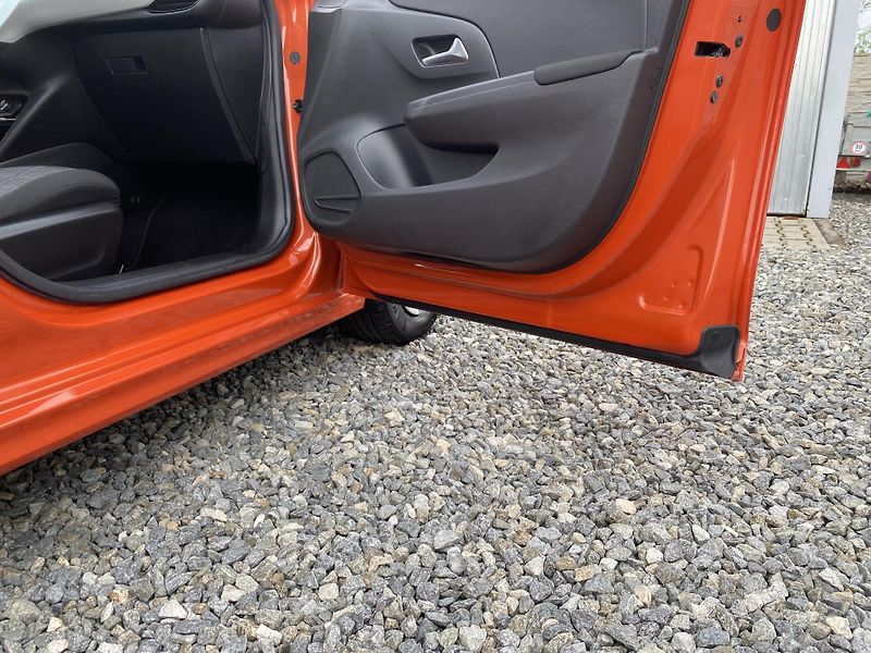 Opel Corsa 1.2i 75PS EDITION 70000KM NAVI - fotka 116 z 153