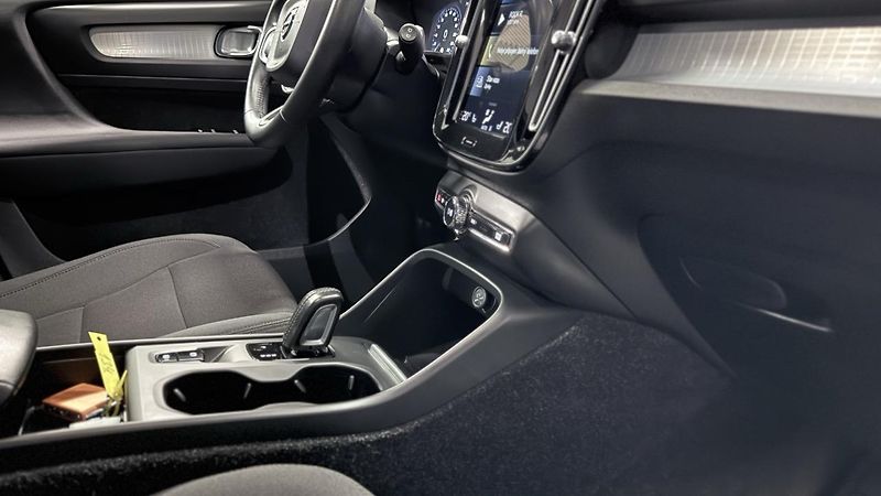Volvo XC40 (2021) T4,Inscription ,REZERVOVÁNO  - fotka 18 z 50