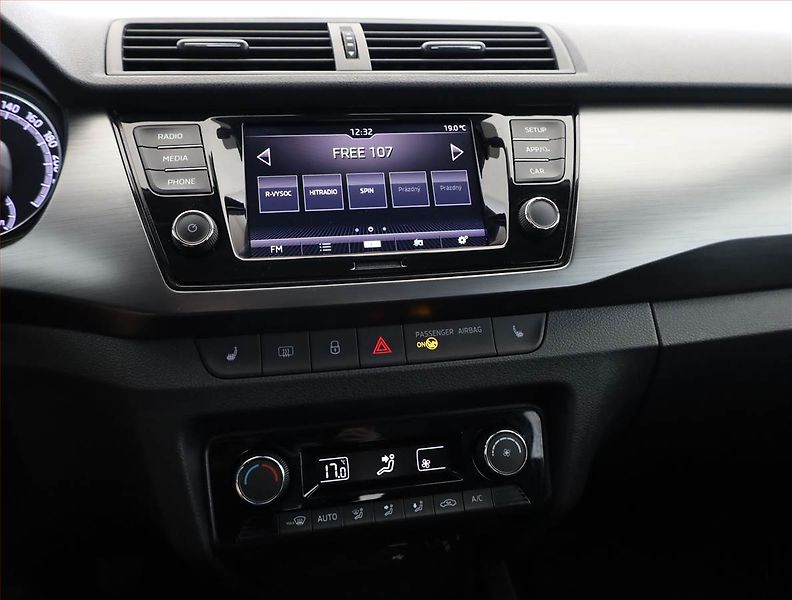 Škoda Fabia (2021) Style 1.0 TSI, Tempomat - fotka 10 z 19