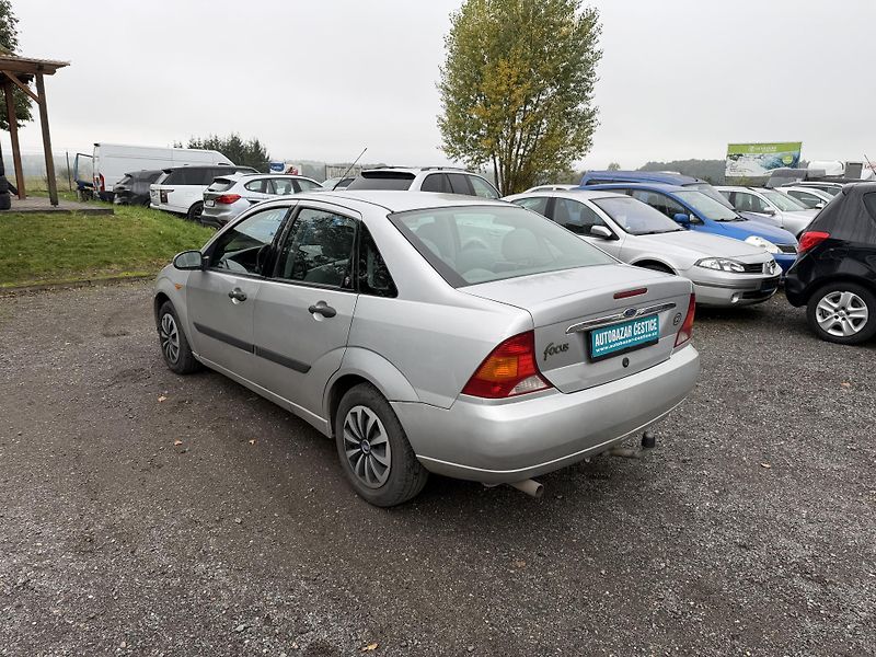 Ford Focus 1.8i - fotka 8 z 20