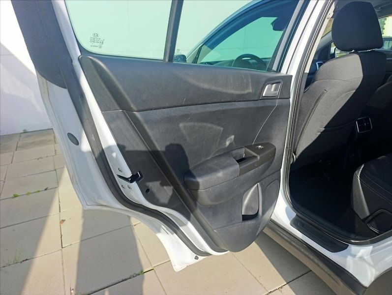 Kia Sportage 1,7 CRDi Navi Kamera Tempomat - fotka 19 z 33