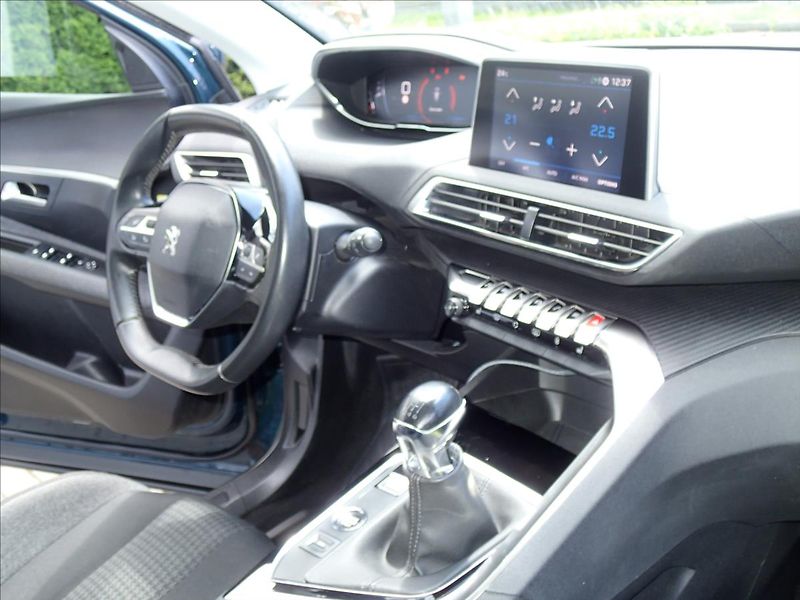 Peugeot 3008 1,2 CZ, 1.Majitel, serv. kn - fotka 36 z 48