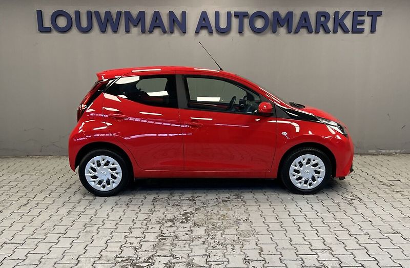 Toyota Aygo 1,0i AT X-play - fotka 15 z 15
