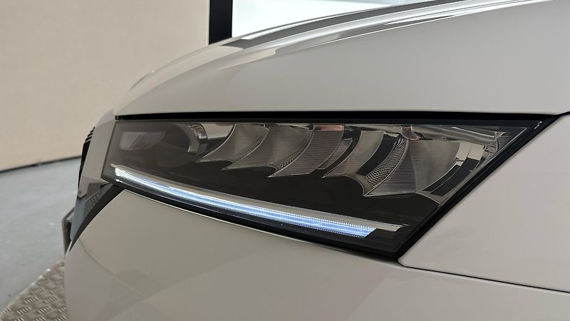 Škoda Octavia 2.0 TDI Ambition Combi - fotka 18 z 24