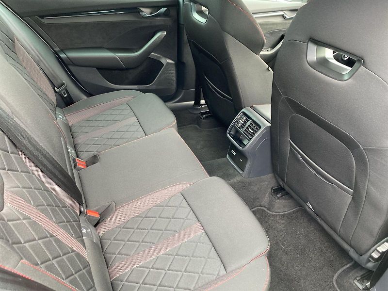 Škoda Octavia (2023) Combi 2.0 TSI RS - fotka 11 z 38