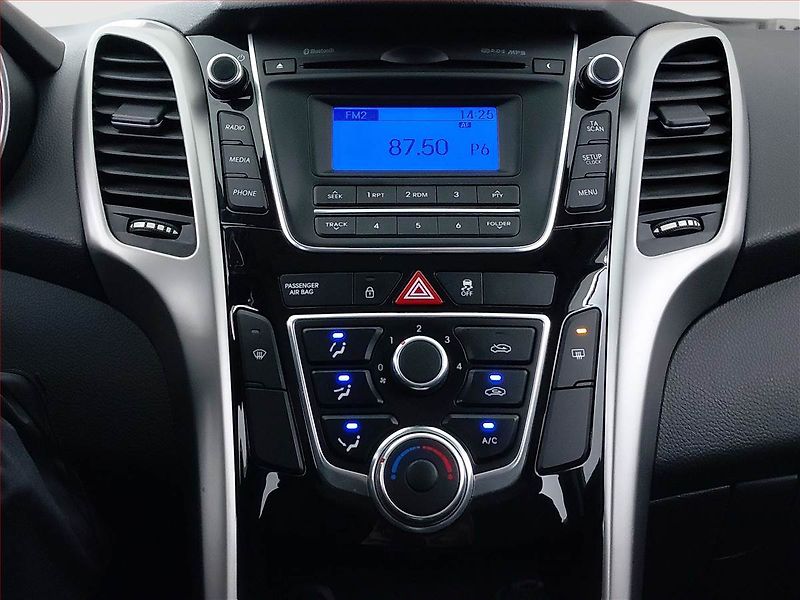 Hyundai i30 (2014) 1.6 MPI, ČR,1.maj, Serv.kniha - fotka 12 z 16